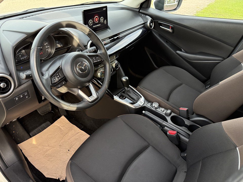 Fahrzeugabbildung Mazda 2 SKYACTIV-G 90 6AG AL-EXCLUSIVE TOU-P1 NAV