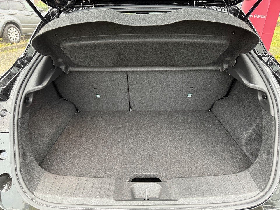 Fahrzeugabbildung Nissan JUKE Hybrid N-CONNECTA Winter II