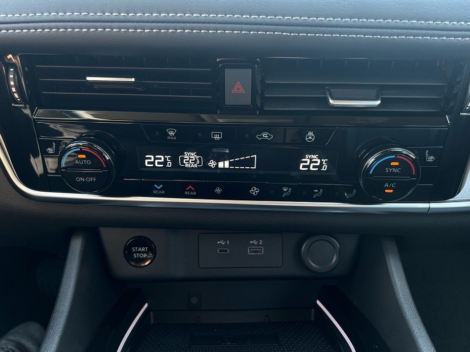 Fahrzeugabbildung Nissan X-TRAIL 1.5 VC-T e-4ORCE 4x4 N-Trek 5 Sitze