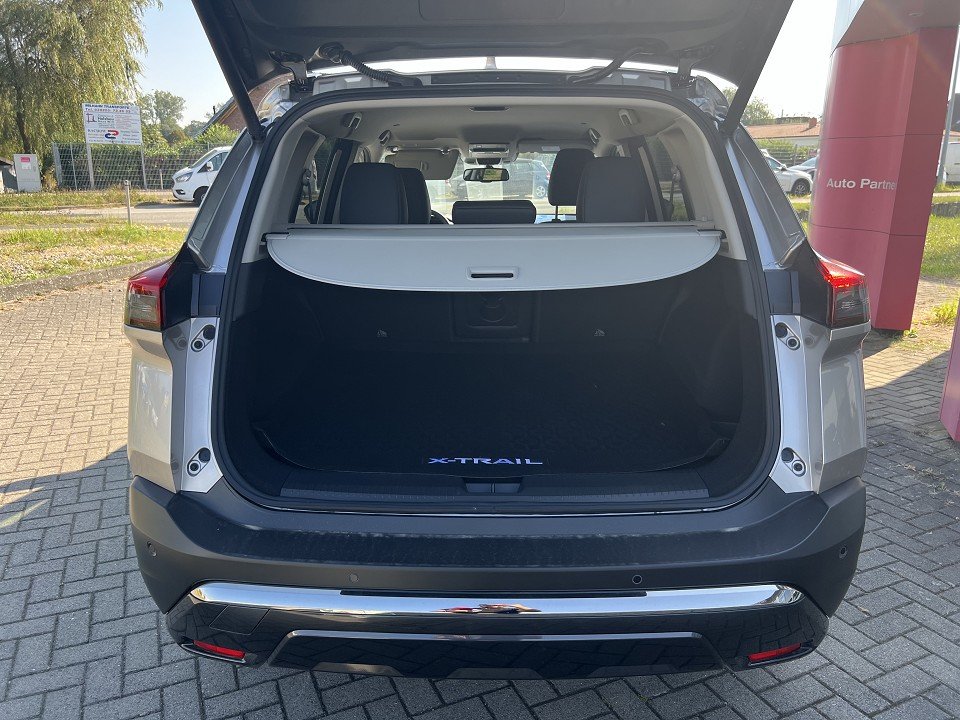 Fahrzeugabbildung Nissan X-TRAIL 1.5 VC-T e-4ORCE 4x4 N-Trek 5 Sitze