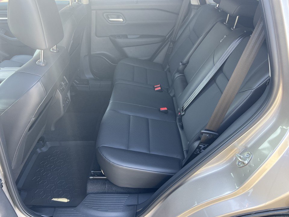 Fahrzeugabbildung Nissan X-TRAIL 1.5 VC-T e-4ORCE 4x4 N-Trek 5 Sitze