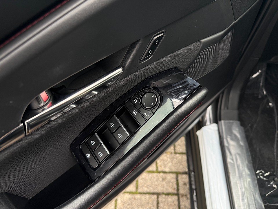 Fahrzeugabbildung Mazda CX-30 2.5L e-SKYACTIV G 140ps 6AT Homura