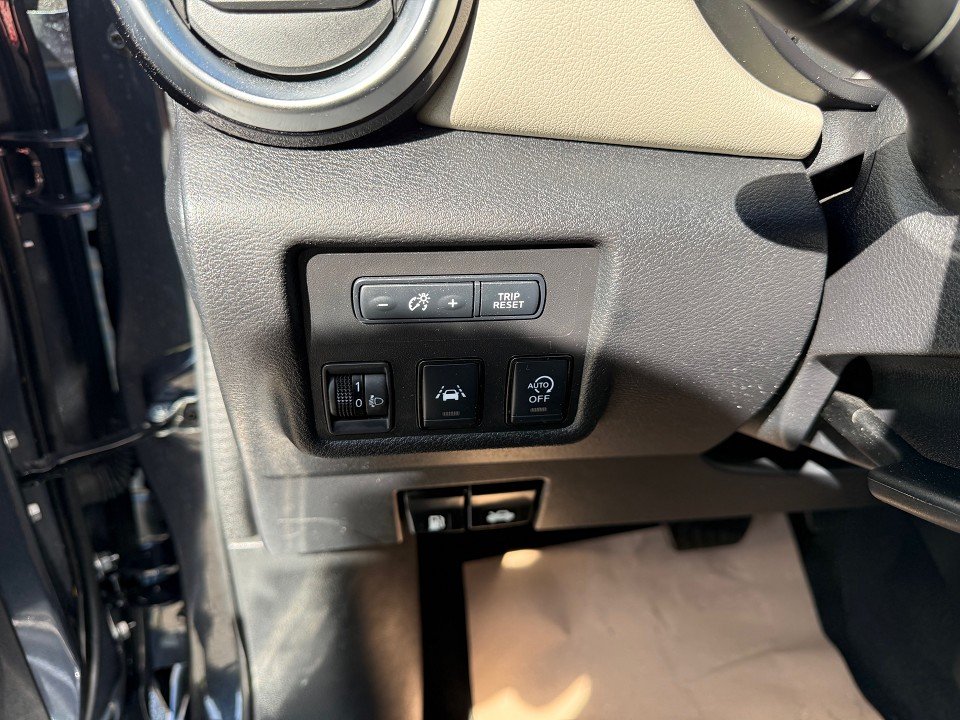 Fahrzeugabbildung Nissan MICRA 1.0 IG-T Xtronic 92PS Kiiro
