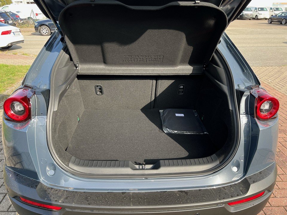 Fahrzeugabbildung Mazda MX-30 e-SKYACTIV EV 145PS ADVANTAGE IV