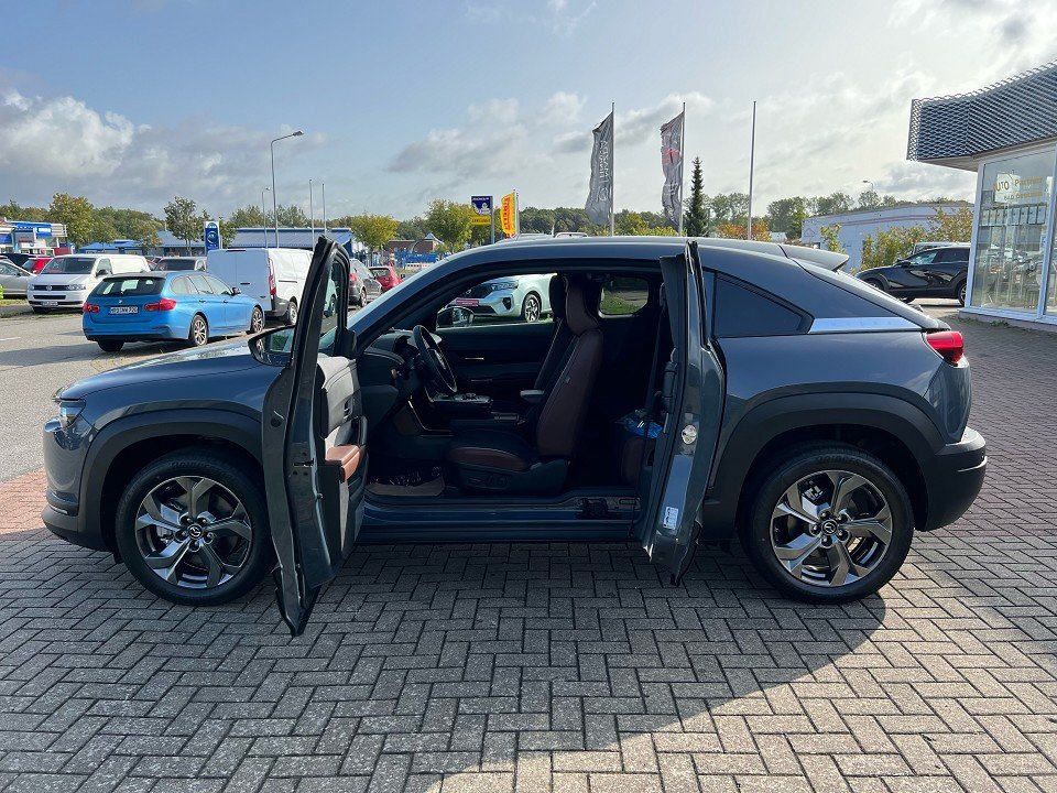Fahrzeugabbildung Mazda MX-30 e-SKYACTIV EV 145PS ADVANTAGE IV