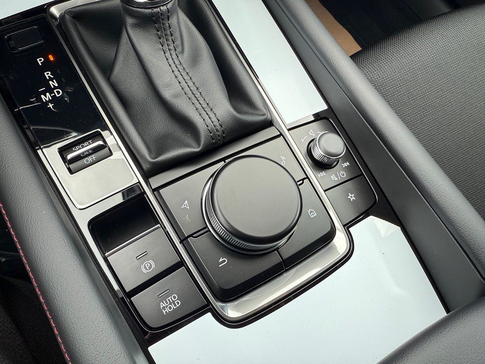 Fahrzeugabbildung Mazda 3 2.5L e-SKYACTIV G 140ps 6AT Homura