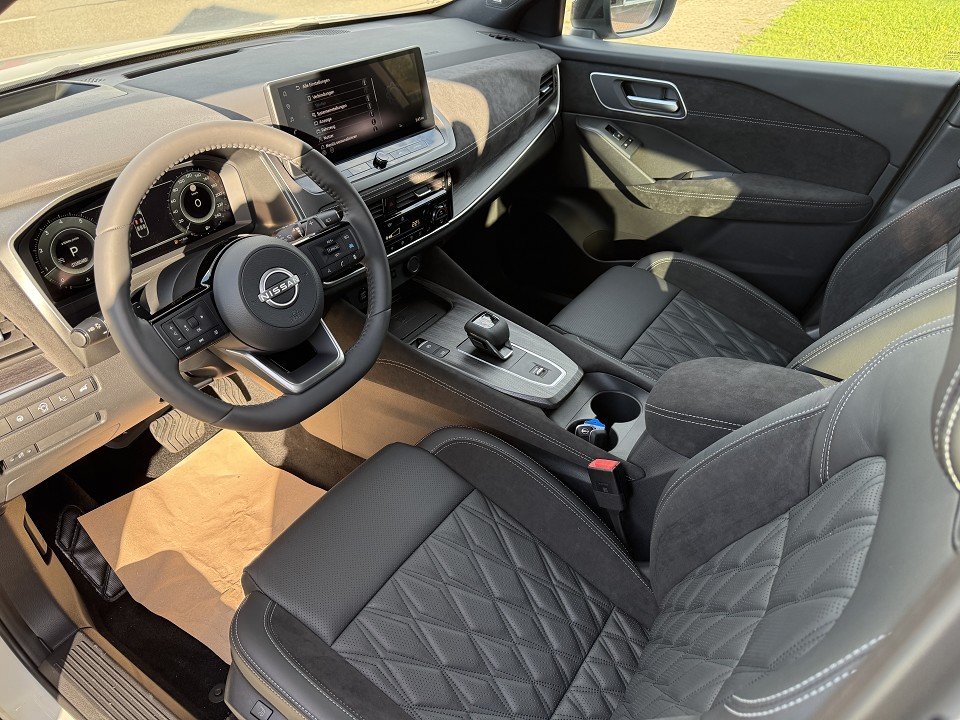 Fahrzeugabbildung Nissan QASHQAI 1.3 DIG-T 158PS Xtronic Tekna Premium Paket