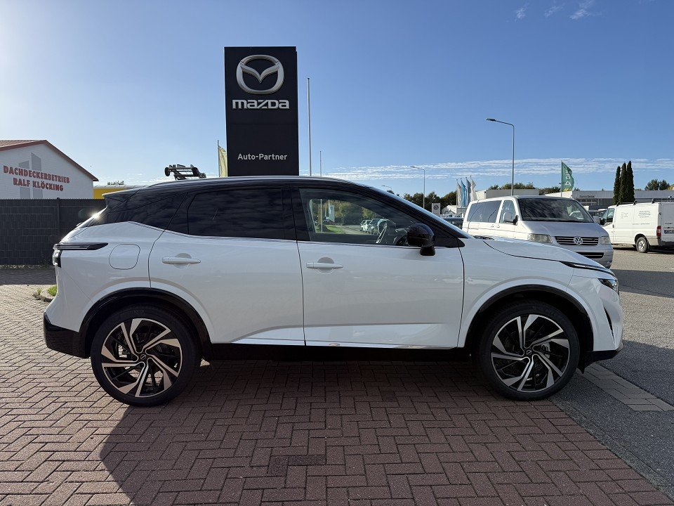 Fahrzeugabbildung Nissan QASHQAI 1.3 DIG-T 158PS Xtronic Tekna Premium Paket
