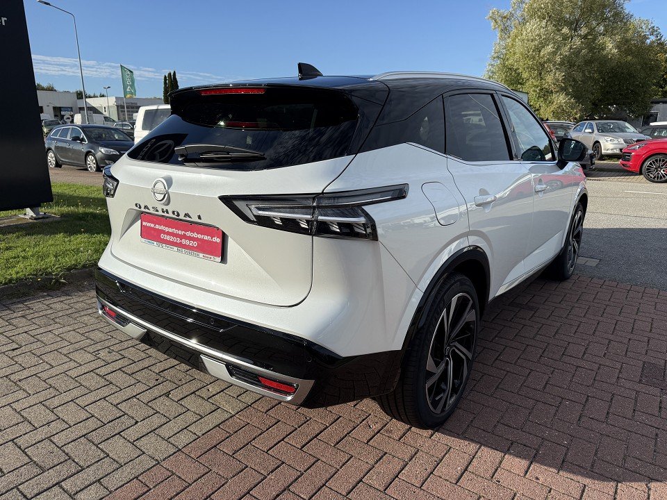 Fahrzeugabbildung Nissan QASHQAI 1.3 DIG-T 158PS Xtronic Tekna Premium Paket
