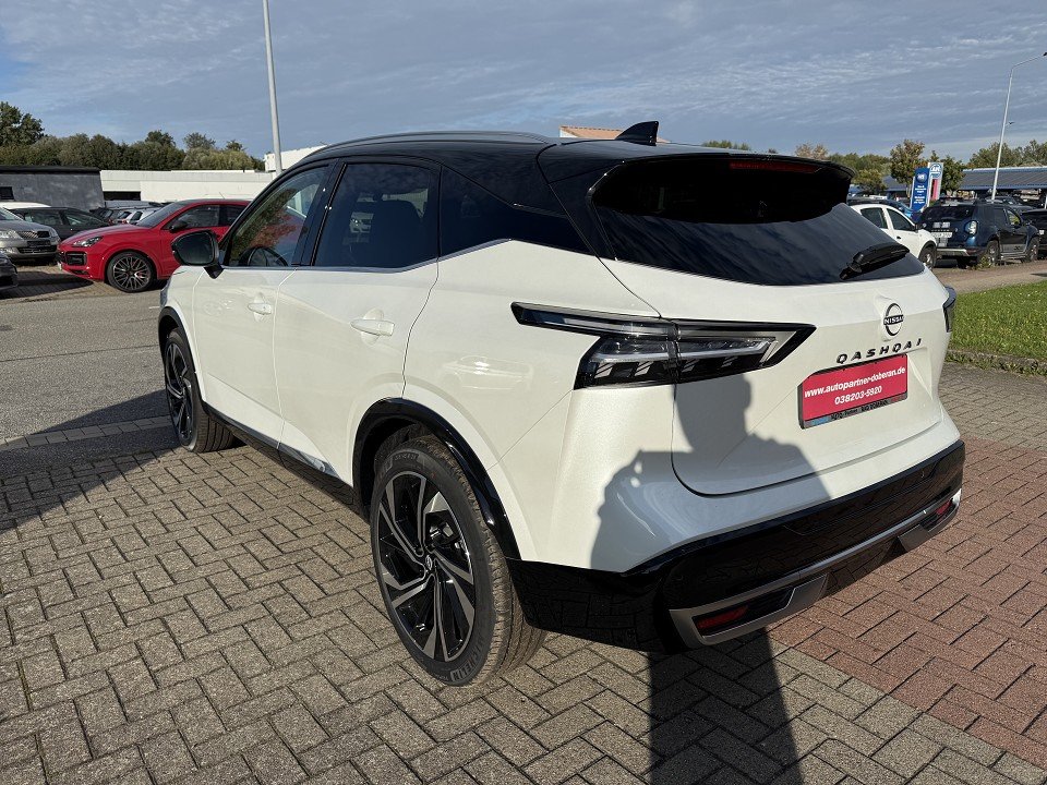 Fahrzeugabbildung Nissan QASHQAI 1.3 DIG-T 158PS Xtronic Tekna Premium Paket