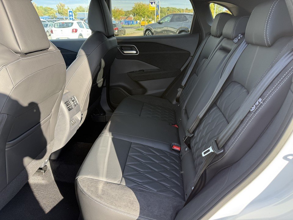 Fahrzeugabbildung Nissan QASHQAI 1.3 DIG-T 158PS Xtronic Tekna Premium Paket