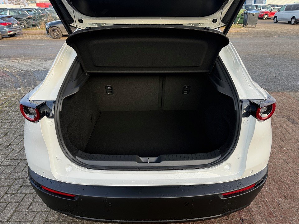 Fahrzeugabbildung Mazda CX-30 2.5L e-SKYACTIV G 140ps 6MT Centre-Line DESI