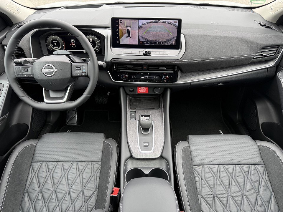 Fahrzeugabbildung Nissan QASHQAI 1.3 DIG-T X-Tronic 4x2 Tekna Premium Paket 2Farben