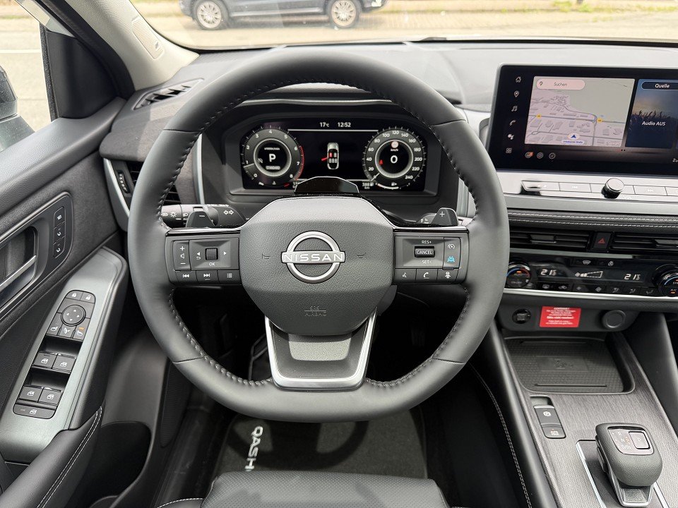 Fahrzeugabbildung Nissan QASHQAI 1.3 DIG-T X-Tronic 4x2 Tekna Premium Paket 2Farben