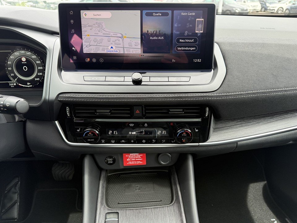 Fahrzeugabbildung Nissan QASHQAI 1.3 DIG-T X-Tronic 4x2 Tekna Premium Paket 2Farben