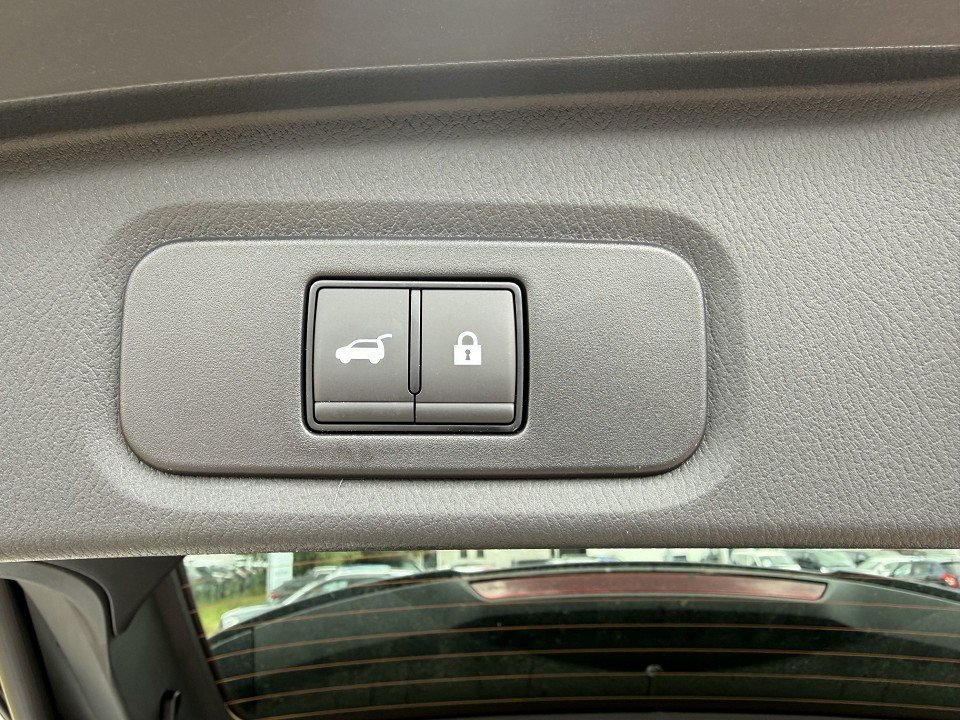 Fahrzeugabbildung Nissan QASHQAI 1.3 DIG-T X-Tronic 4x2 Tekna Premium Paket 2Farben