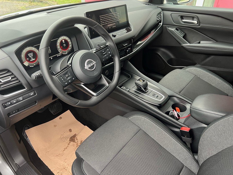 Fahrzeugabbildung Nissan QASHQAI 1.3 DIG-T MHEV Xtronic N-Connecta Winter Business