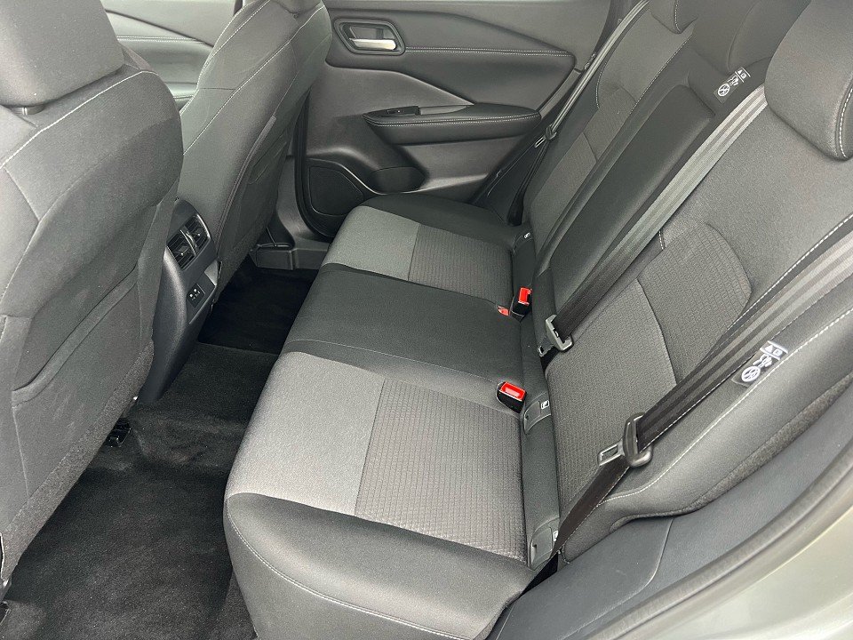 Fahrzeugabbildung Nissan QASHQAI 1.3 DIG-T MHEV Xtronic N-Connecta Winter Business