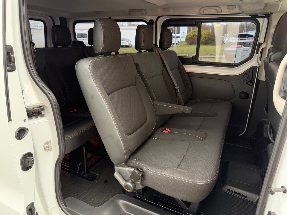 Fahrzeugabbildung Nissan NV300 Kombi9 L2H1 2,9t MT PRE 2ST AHK Navi EB