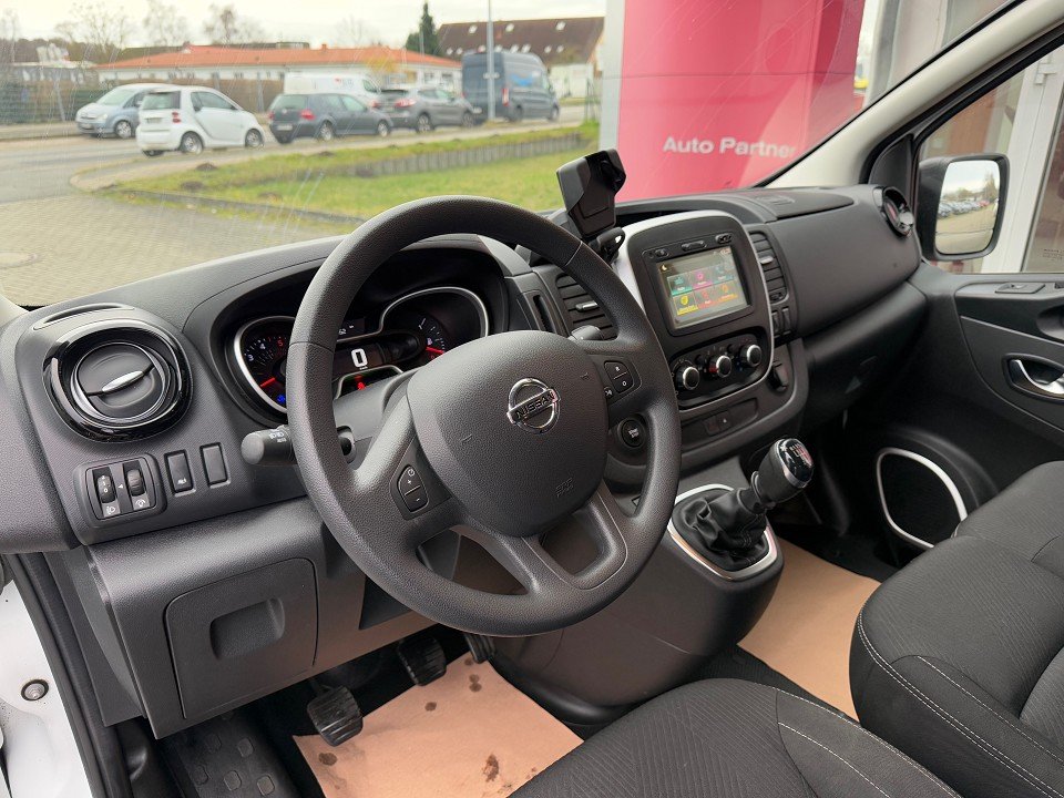 Fahrzeugabbildung Nissan NV300 Kombi9 L2H1 2,9t MT PRE 2ST AHK Navi EB