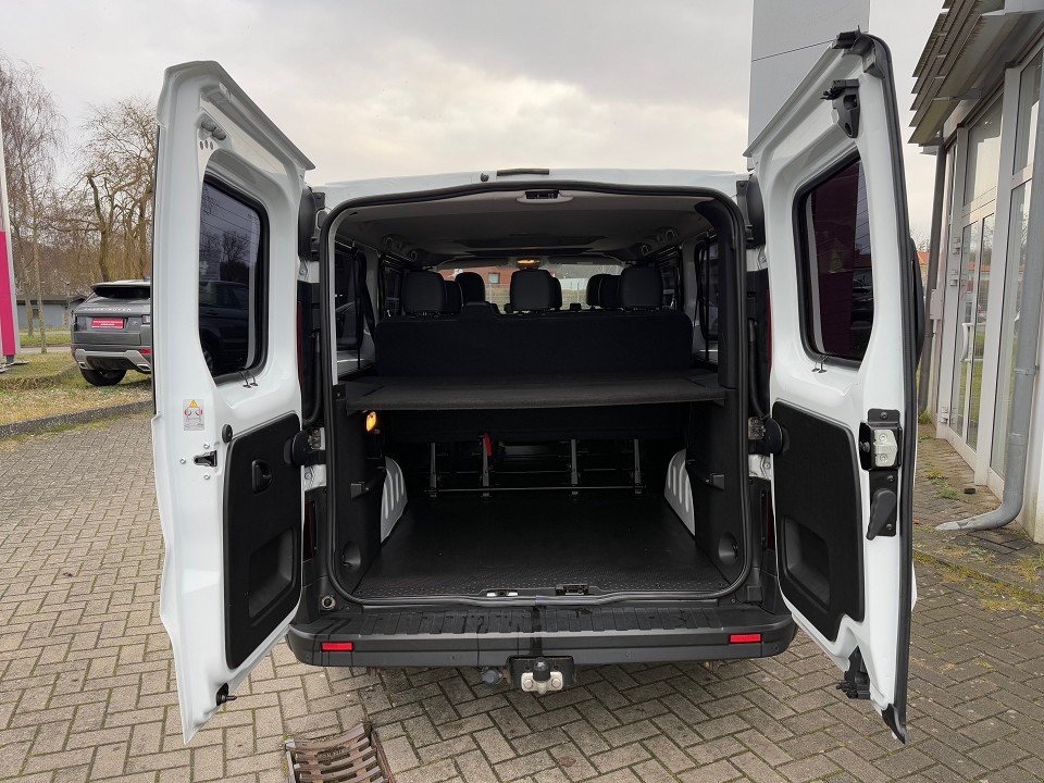 Fahrzeugabbildung Nissan NV300 Kombi9 L2H1 2,9t MT PRE 2ST AHK Navi EB