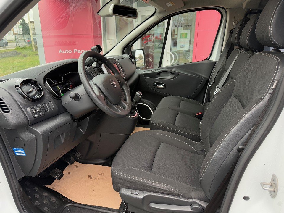 Fahrzeugabbildung Nissan NV300 Kombi9 L2H1 2,9t MT PRE 2ST AHK Navi EB