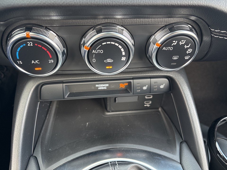 Fahrzeugabbildung Mazda MX-5 1.5L SKYACTIV-G 132 6MT Exclusive-line