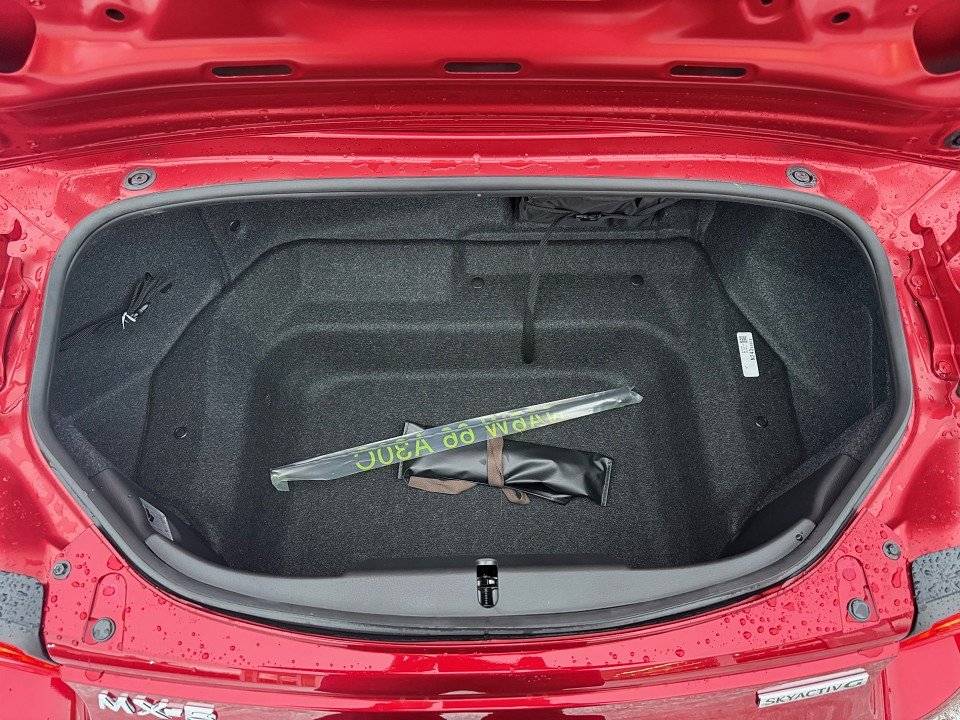 Fahrzeugabbildung Mazda MX-5 1.5L SKYACTIV-G 132 6MT Exclusive-line