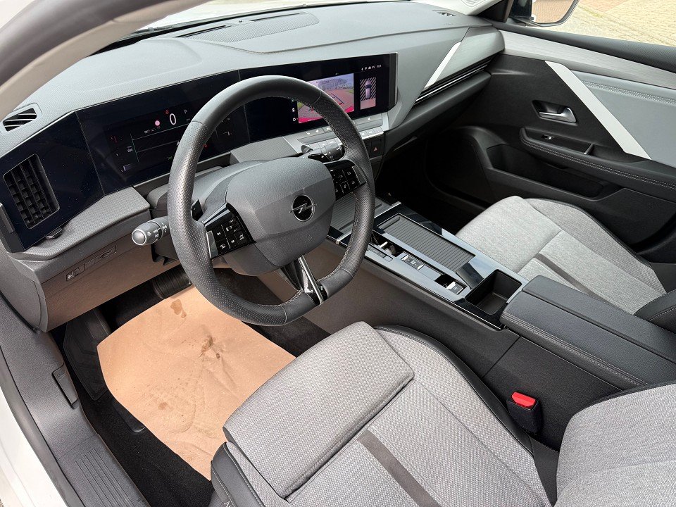 Fahrzeugabbildung Opel Astra Business Elegance