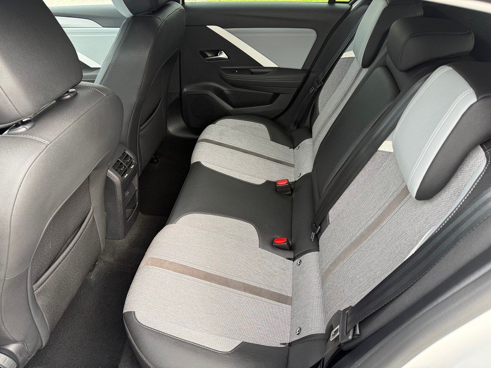 Fahrzeugabbildung Opel Astra Business Elegance