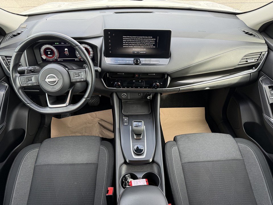 Fahrzeugabbildung Nissan Qashqai 1.3 DIG-T 4x4 N-Connecta Winter Business 2 Farben