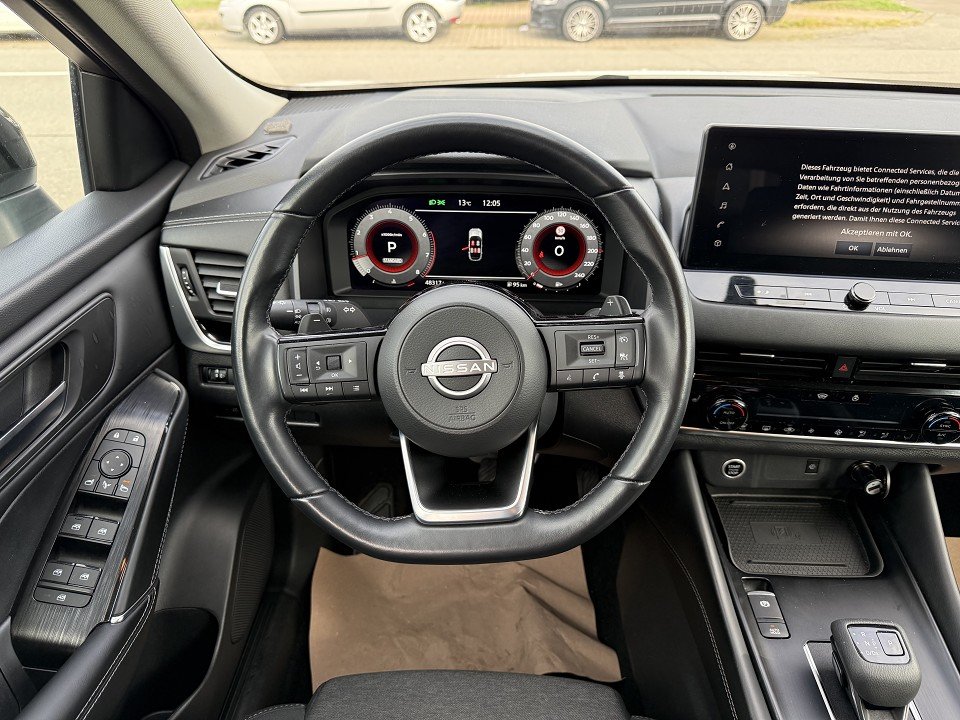 Fahrzeugabbildung Nissan Qashqai 1.3 DIG-T 4x4 N-Connecta Winter Business 2 Farben