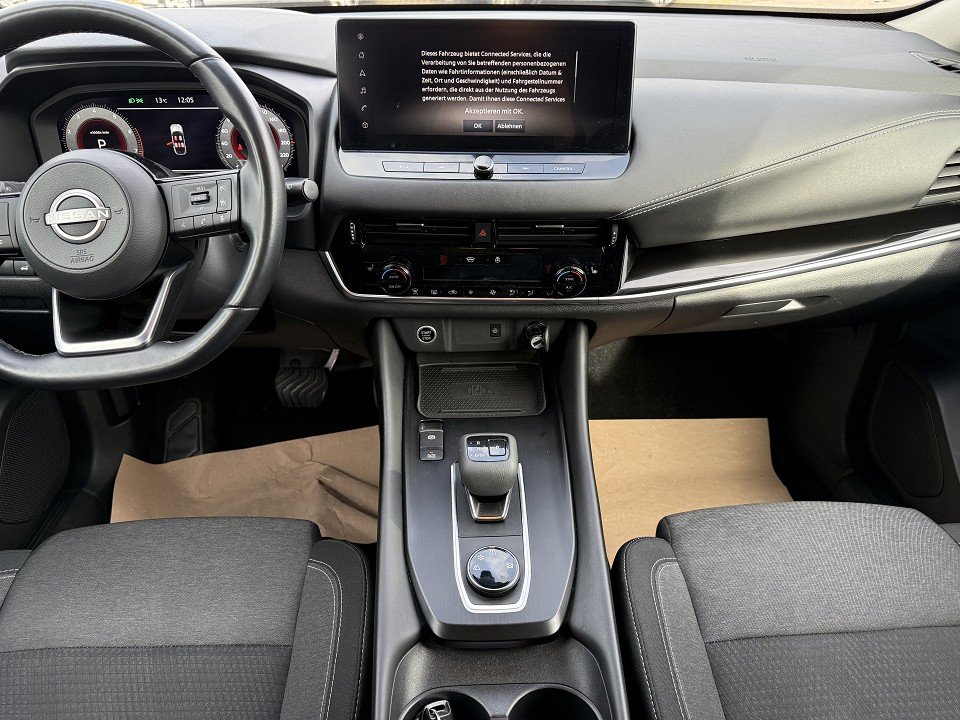 Fahrzeugabbildung Nissan Qashqai 1.3 DIG-T 4x4 N-Connecta Winter Business 2 Farben