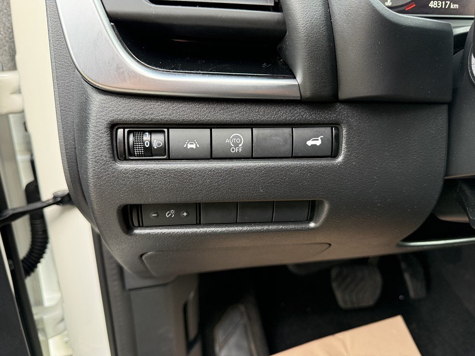 Fahrzeugabbildung Nissan Qashqai 1.3 DIG-T 4x4 N-Connecta Winter Business 2 Farben