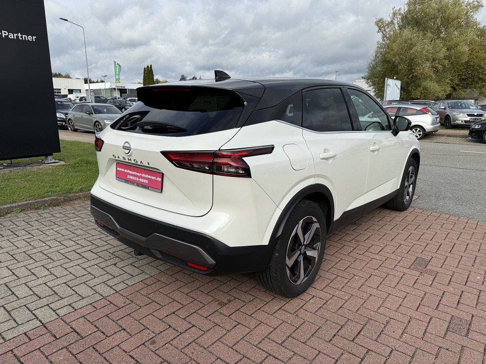Fahrzeugabbildung Nissan Qashqai 1.3 DIG-T 4x4 N-Connecta Winter Business 2 Farben