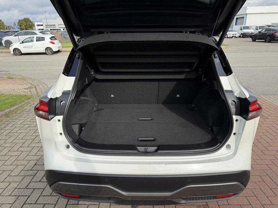 Fahrzeugabbildung Nissan Qashqai 1.3 DIG-T 4x4 N-Connecta Winter Business 2 Farben