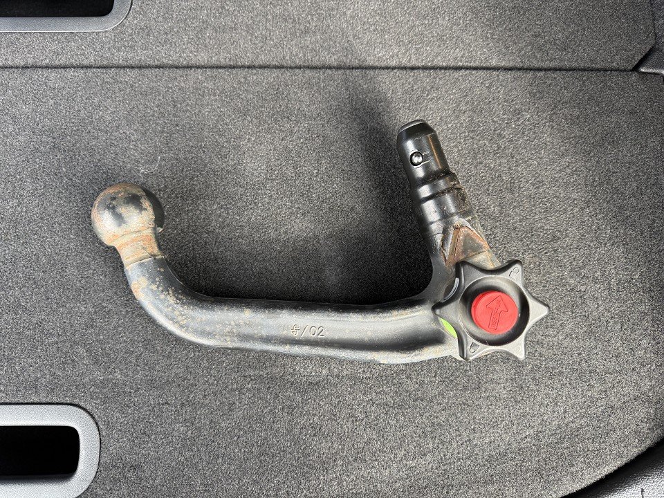 Fahrzeugabbildung Nissan Qashqai 1.3 DIG-T 4x4 N-Connecta Winter Business 2 Farben