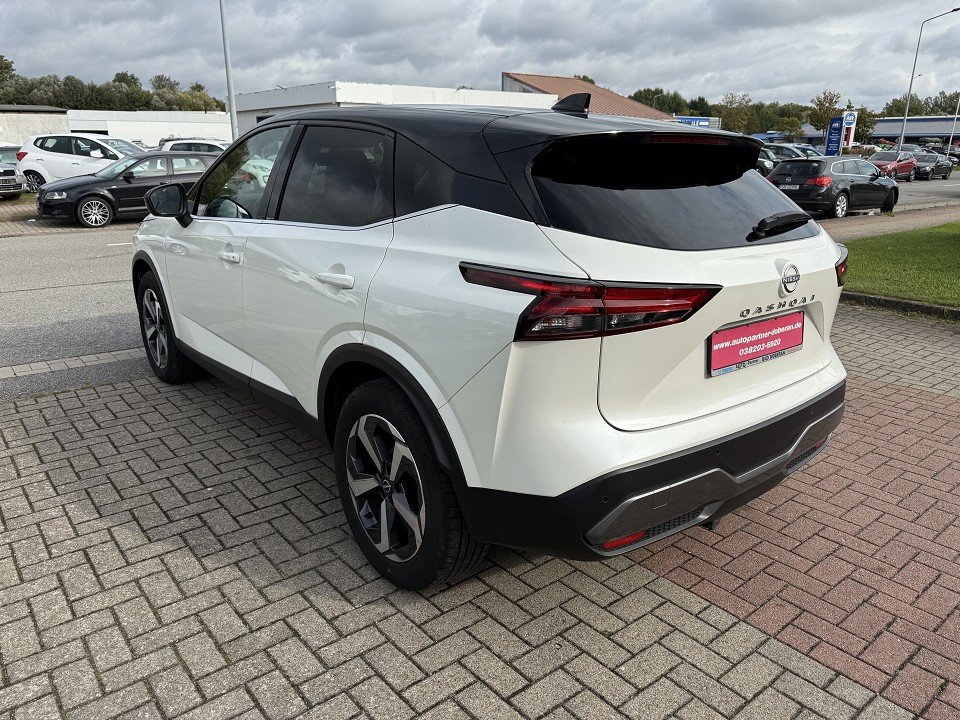 Fahrzeugabbildung Nissan Qashqai 1.3 DIG-T 4x4 N-Connecta Winter Business 2 Farben