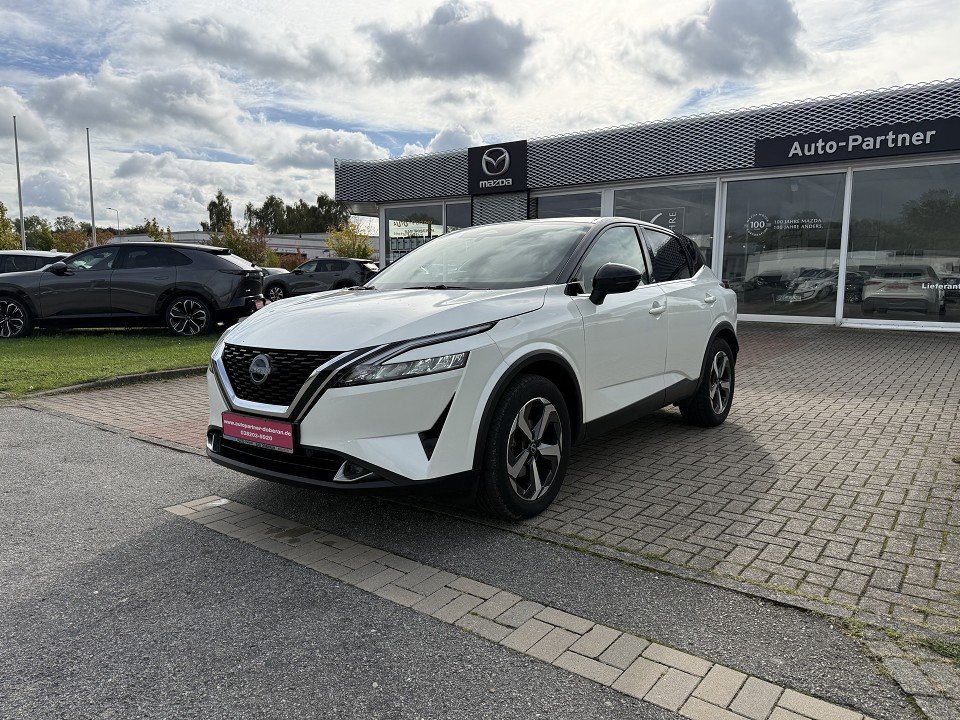 Fahrzeugabbildung Nissan Qashqai 1.3 DIG-T 4x4 N-Connecta Winter Business 2 Farben
