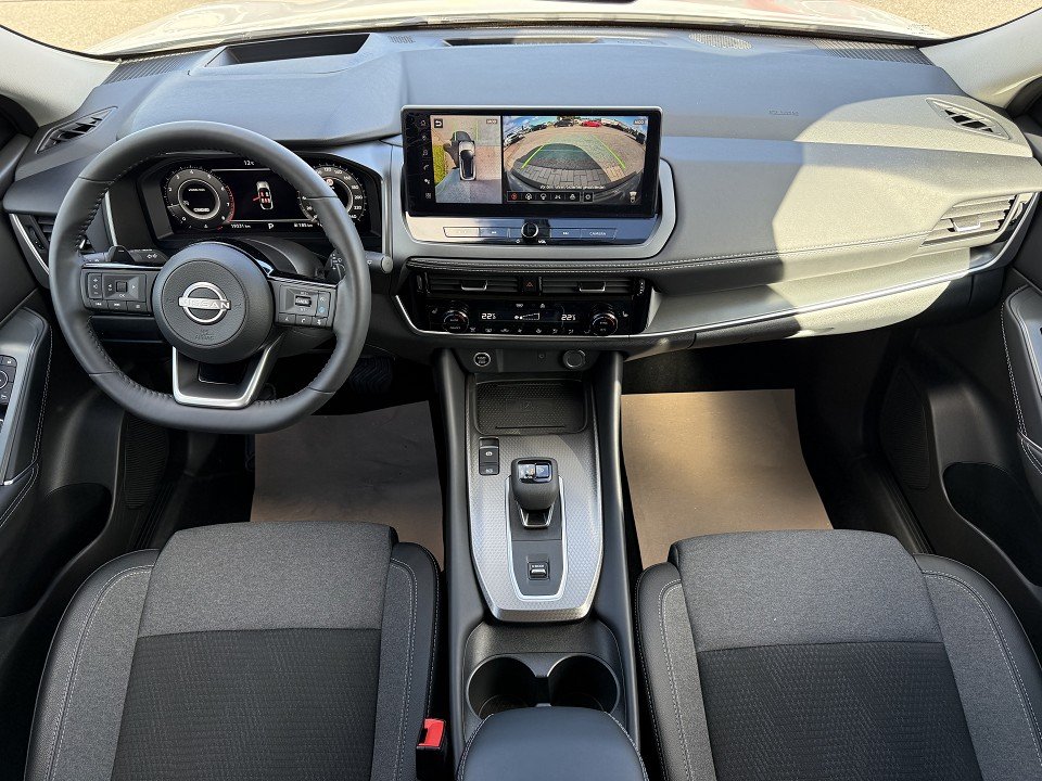 Fahrzeugabbildung Nissan QASHQAI 1.3 158PS Xtronic N-Connecta Winter Komfort 2Farben