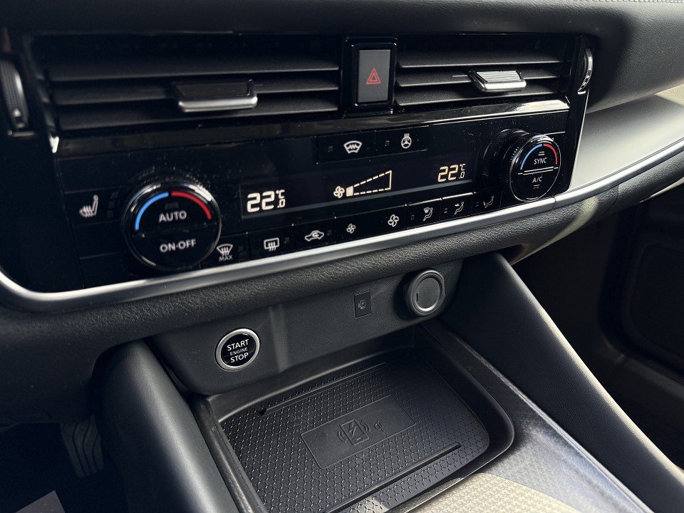 Fahrzeugabbildung Nissan QASHQAI 1.3 158PS Xtronic N-Connecta Winter Komfort 2Farben