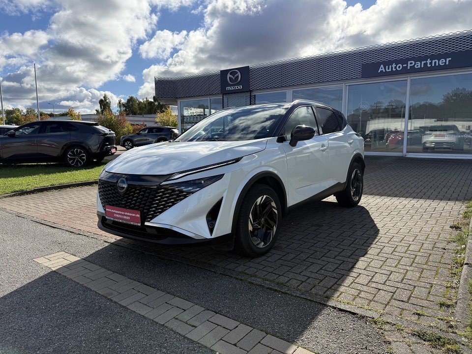 Fahrzeugabbildung Nissan QASHQAI 1.3 158PS Xtronic N-Connecta Winter Komfort 2Farben