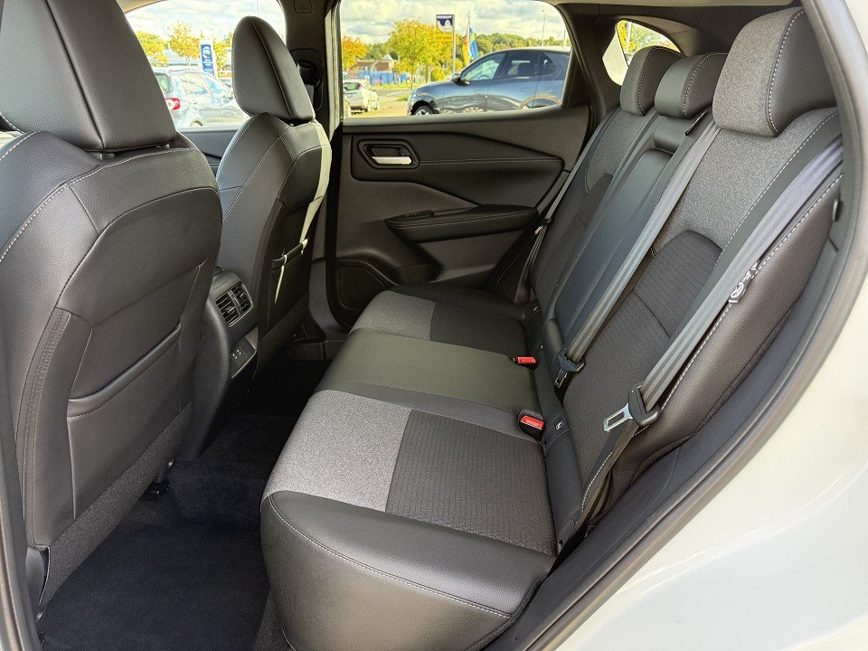 Fahrzeugabbildung Nissan QASHQAI 1.3 158PS Xtronic N-Connecta Winter Komfort 2Farben