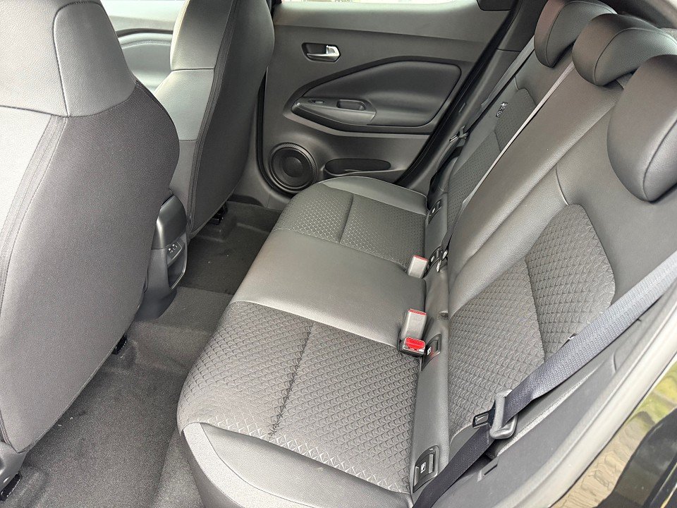 Fahrzeugabbildung Nissan JUKE 1.6 HYBRID 143PS 4AMT N-CONNECTA Winter II