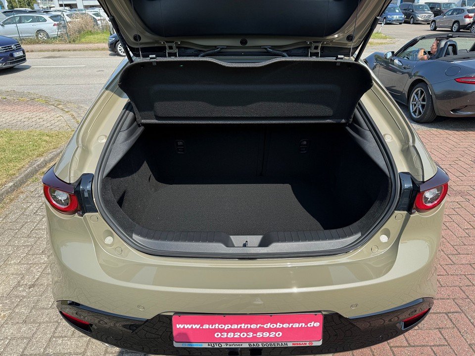 Fahrzeugabbildung Mazda 3 2.5L e-SKYACTIV G 140ps 6AT Homura