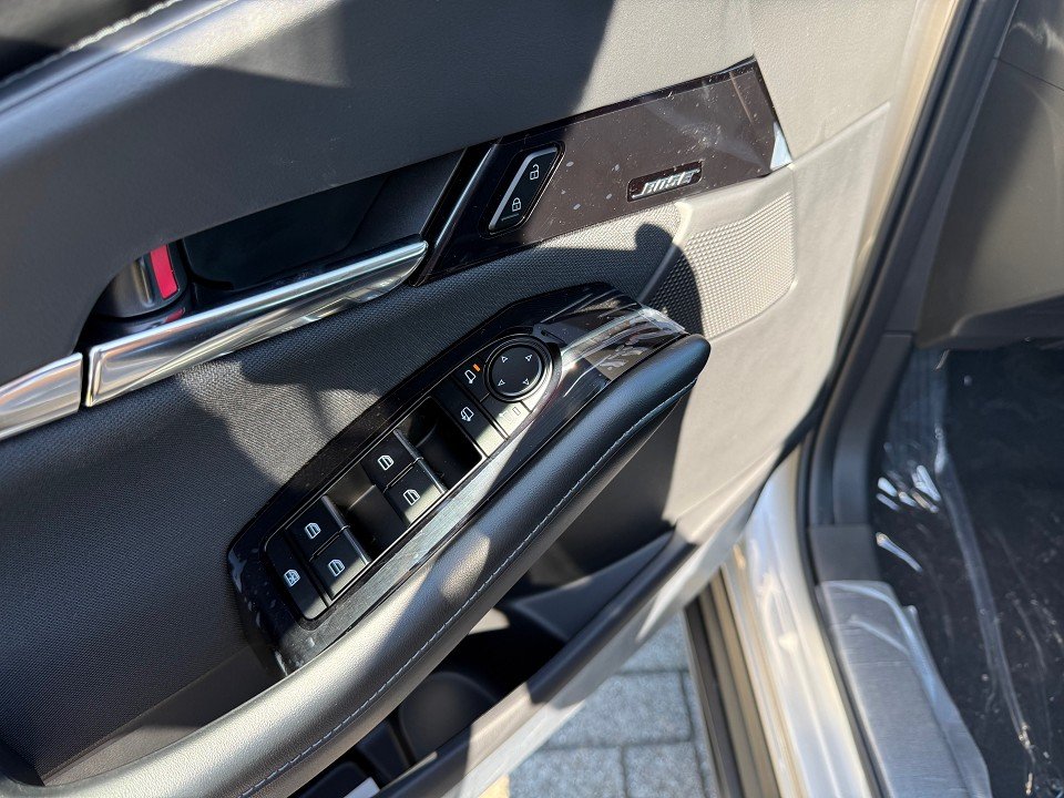 Fahrzeugabbildung Mazda CX-30 2.5L e-SKYACTIV G 140ps 6AT Exclusive-line