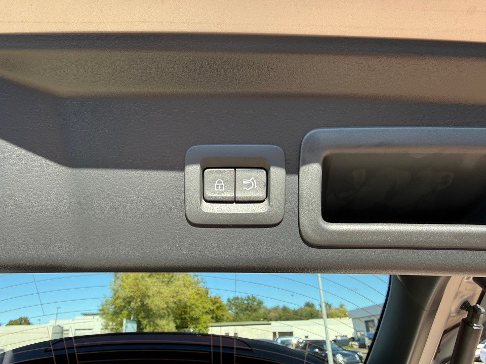 Fahrzeugabbildung Mazda CX-30 2.5L e-SKYACTIV G 140ps 6AT Exclusive-line