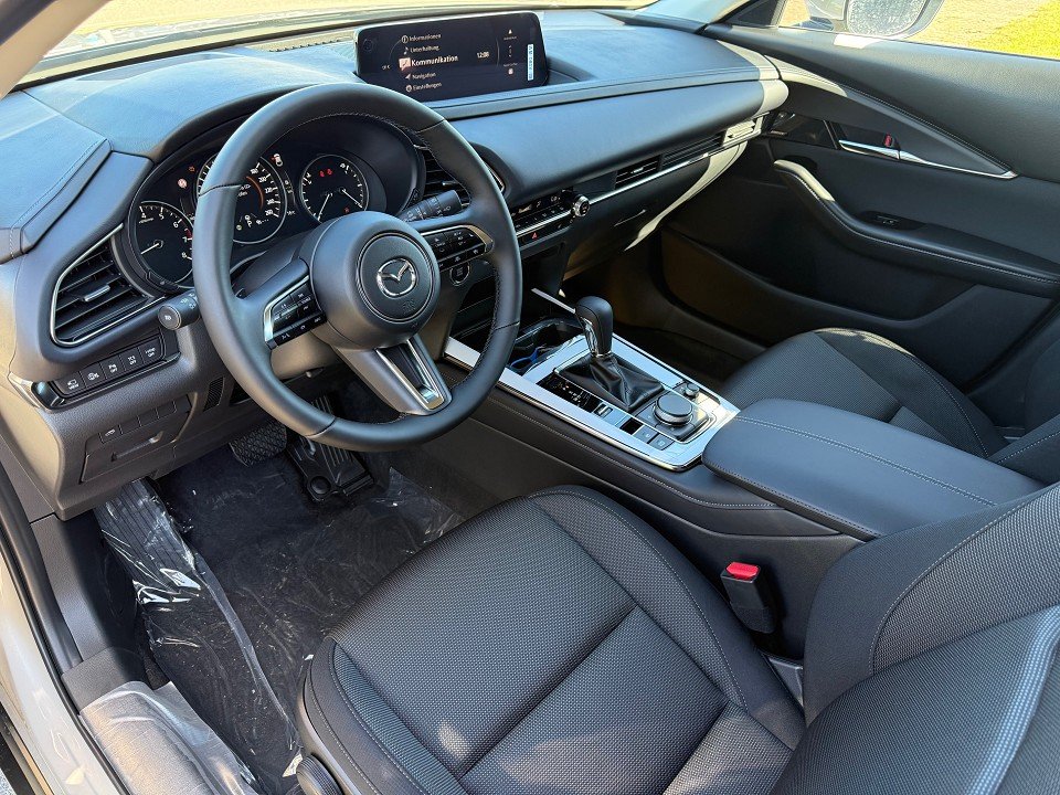 Fahrzeugabbildung Mazda CX-30 2.5L e-SKYACTIV G 140ps 6AT Exclusive-line