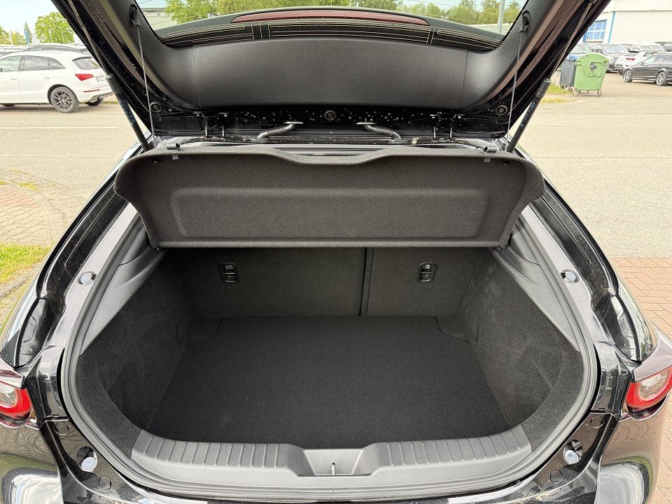 Fahrzeugabbildung Mazda 3 2.5L e-SKYACTIV G 140ps 6AT Homura