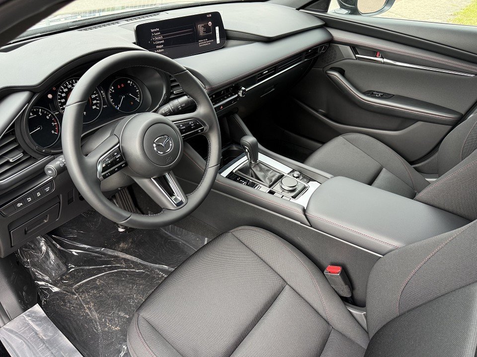 Fahrzeugabbildung Mazda 3 2.5L e-SKYACTIV G 140ps 6AT Homura